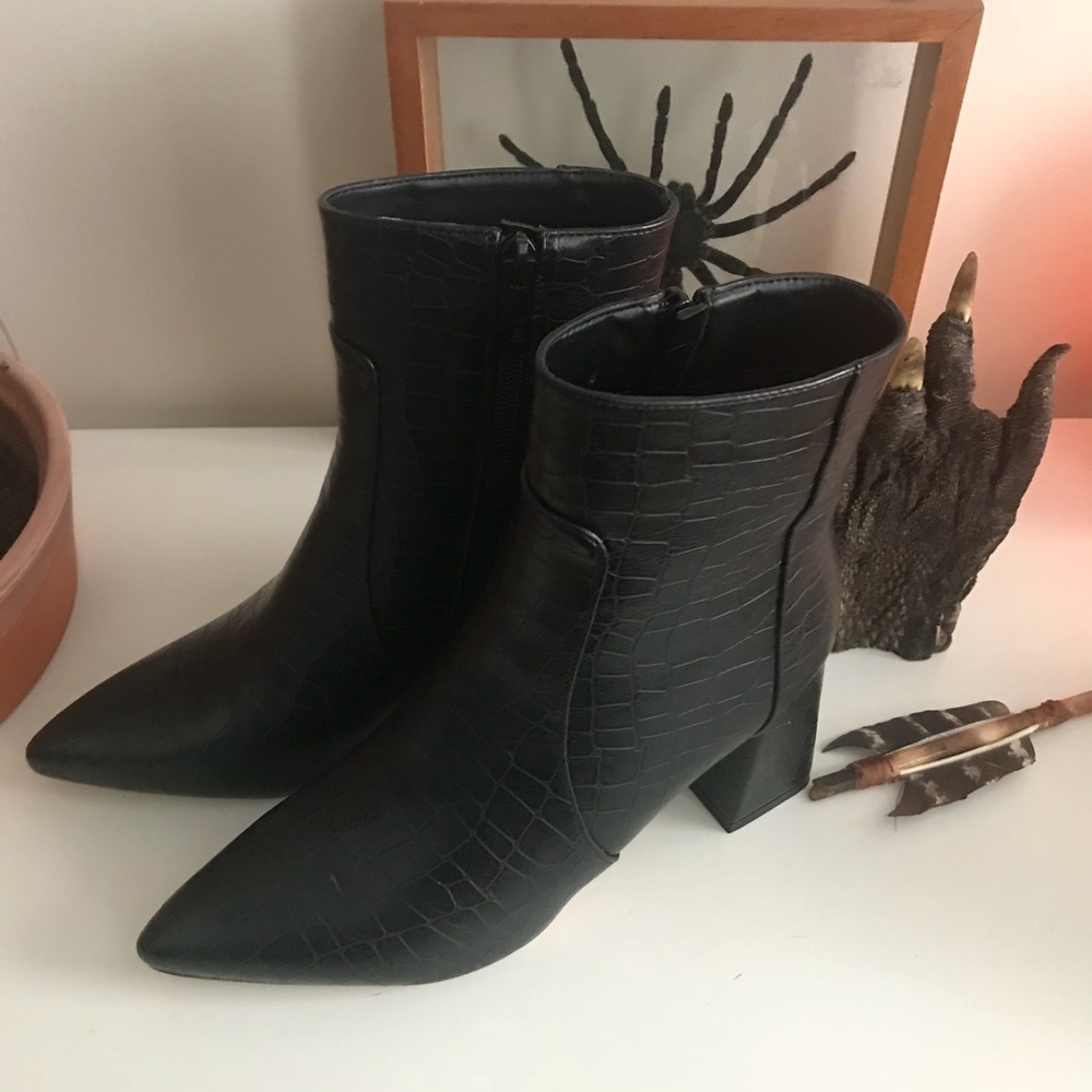 Nasty gal boots size 6